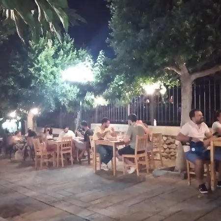 Akrokorinthos View House *