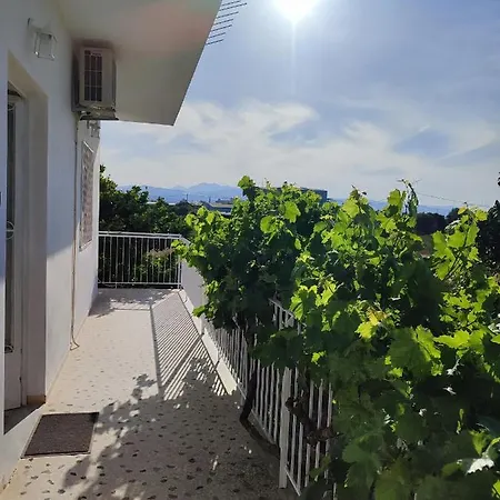 Akrokorinthos View House *